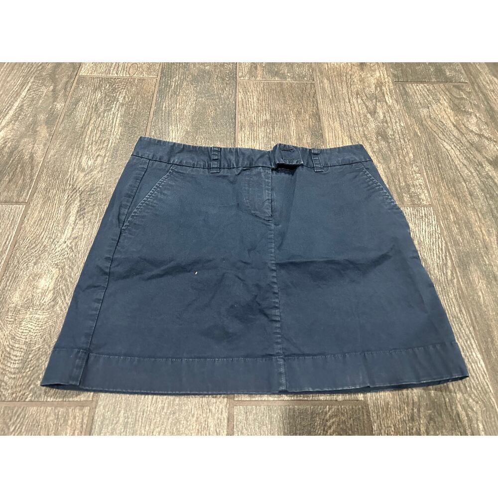 GENTLY USED VINEYARD VINES SKIRT- 6
